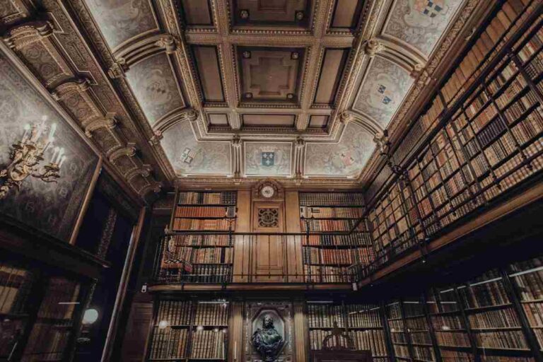 In Italia si trova la biblioteca più antica del mondo: un tesoro da visitare e custodire