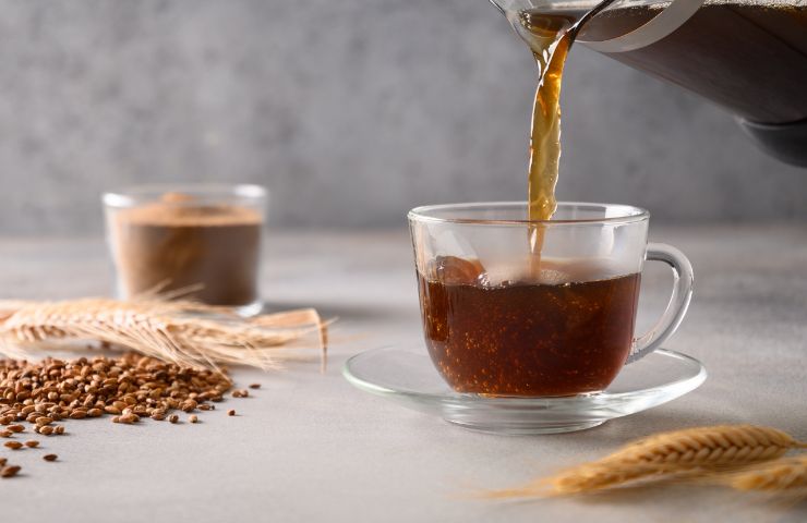 orzo versato in tazzina